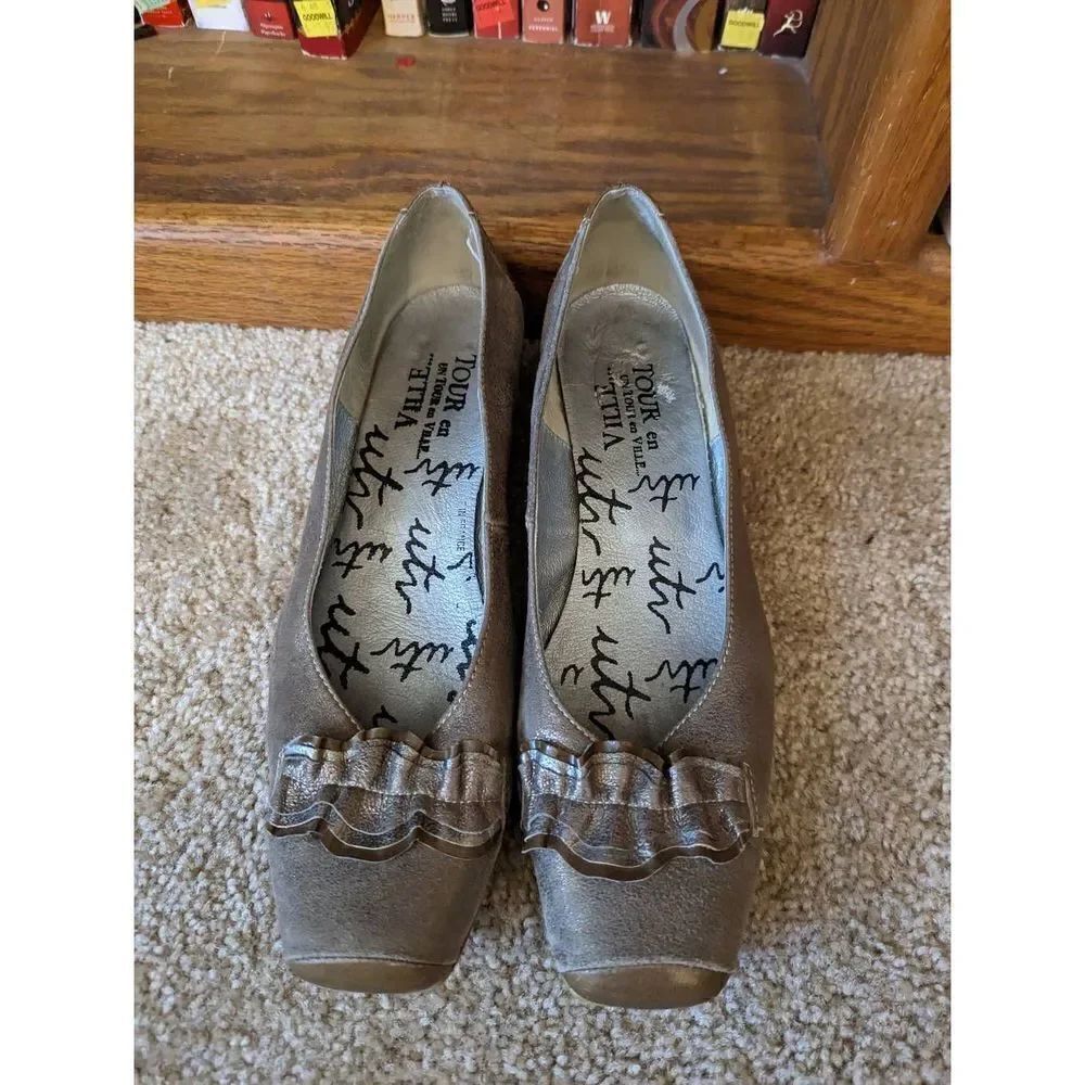 Un tour en ville silvery taupe women's leather flat sz 40 euc